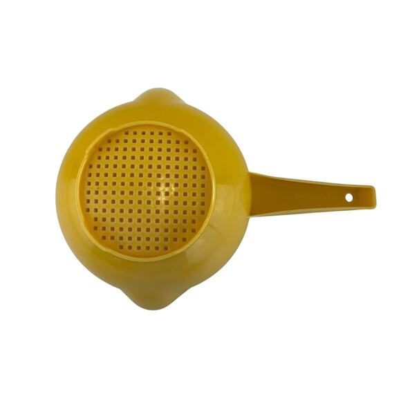 Tupperware Yellow Egg Separator 779-11 and Small Colander Strainer 1200-4 - Picture 5 of 10